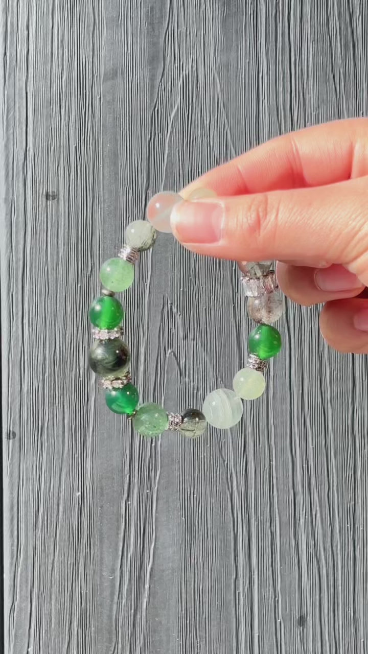 Pulsera de cristal con elementos de madera de diseño