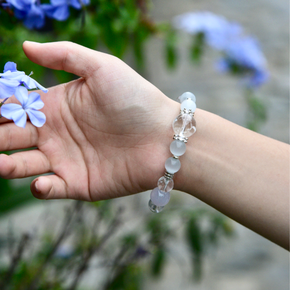 Pulsera de cristal con elementos metálicos de diseño